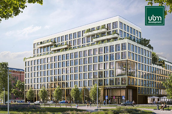 Modernes Gebäude der UBM Development AG mit nachhaltiger Architektur und großen Fensterfronten, passend zur Kampagne "ESG im Fokus".